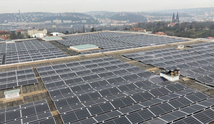 Panely jsou umístěny ve výšce 40 metrů.