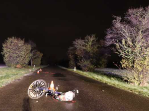 Opilý řidič srazil cyklistku a ujel. Hrozí mu pět let ve vězení