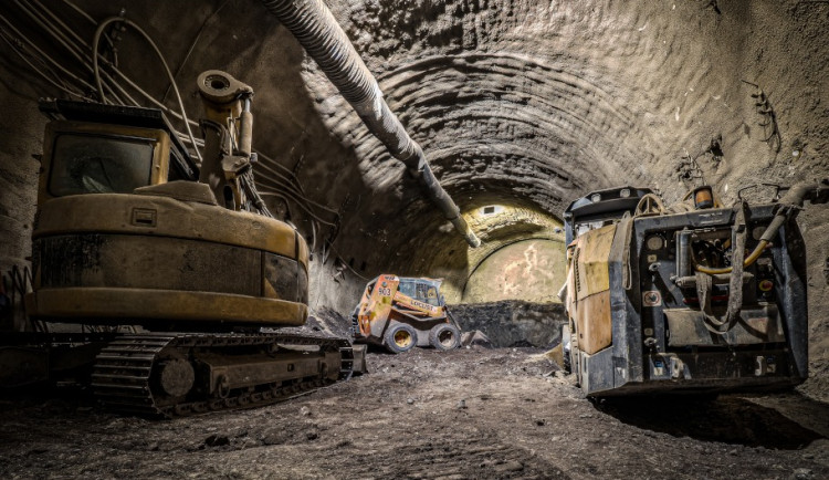 V prvním úseku metra D vyrazili už jeden kilometr tunelů, hloubí se i stanice Olbrachtova