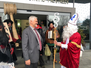 VIDEO: Klimatický Mikuláš obchází ministerstva, která nedodržují Pařížskou dohodu