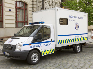Pražští strážníci chtějí koupit nové vozidlo pro svoz opilců