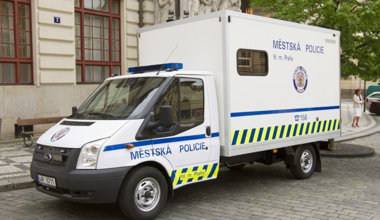 Pražští strážníci chtějí koupit nové vozidlo pro svoz opilců
