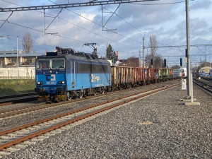 VIDEO: Prahou projelo nejnovější TGV. Táhla ho lokomotiva ČD Cargo