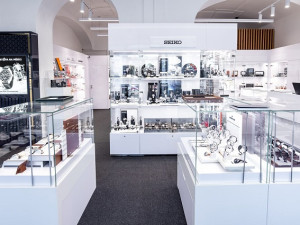 V Helveti odbíjí 12 let – co všechno hodinkáři z Helveti za 12 let zvládli?