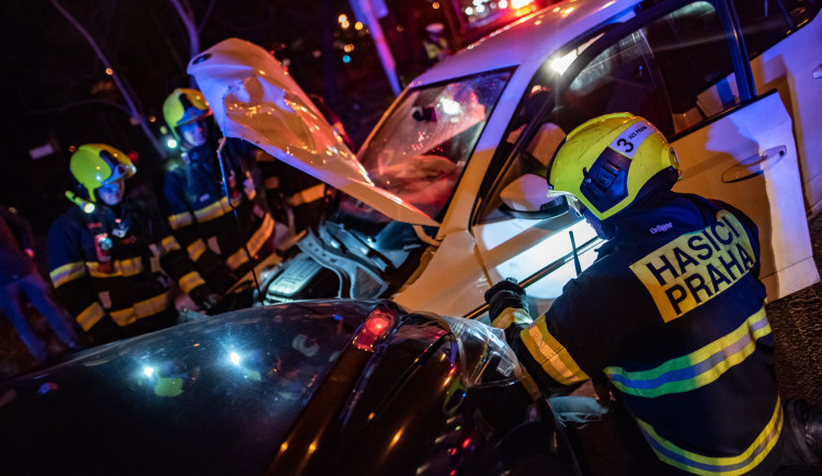 Telefon detekuje nehodu a sám zavolá 112