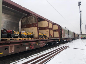 Praha poslala na Ukrajinu šest vagonů humanitární pomoci, topidla a elektrocentrály