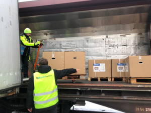 Praha poslala na Ukrajinu šest vagonů humanitární pomoci, topidla a elektrocentrály
