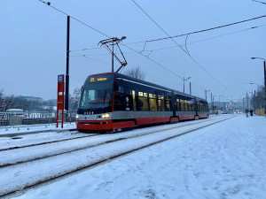 Sníh v Praze opět komplikuje dopravu. Některé spoje jsou zpožděny i o půl hodiny