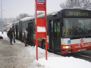 Dopravu v Praze komplikuje ledovka. Téměř všechny autobusy mají zpoždění