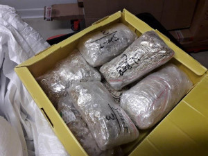 Na pražském letišti zadrželi padělky šperků za víc než čtyřicet milionů