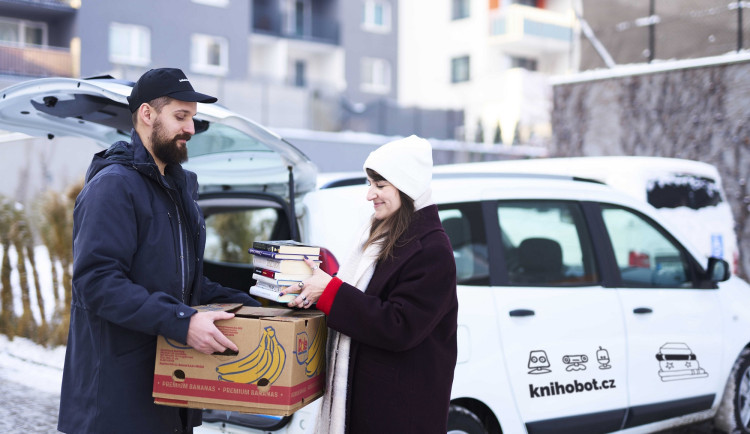V Praze jezdí Knihotaxi. Pro staré knihy přijede až k zájemcům domů