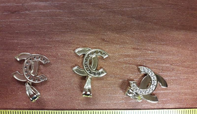 Šperky teď zničí.