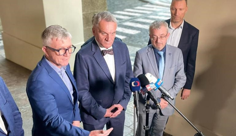 Piráti a Spolu znovu jednají. Svoboda mluví o většinové vládě