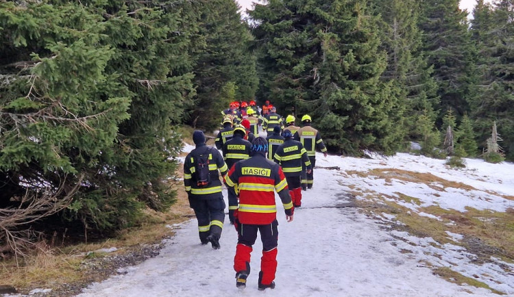 Matku se synem hledají už od pátku.