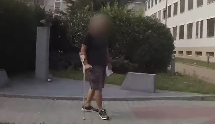 VIDEO: Lupiče na útěku dopadli po skoro třiceti letech. Přiznal se, že se mu ulevilo
