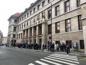 Turisté berou útokem městskou knihovnu. Kvůli fotce stojí hodinové fronty