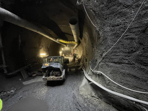Podívejte se pod náměstí Jiřího z Poděbrad. Stanice se na deset měsíců uzavře