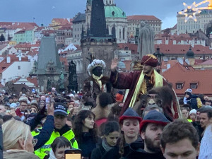 VIDEO: Centrem Prahy prošli tři králové na velbloudech
