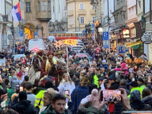VIDEO: Centrem Prahy prošli tři králové na velbloudech