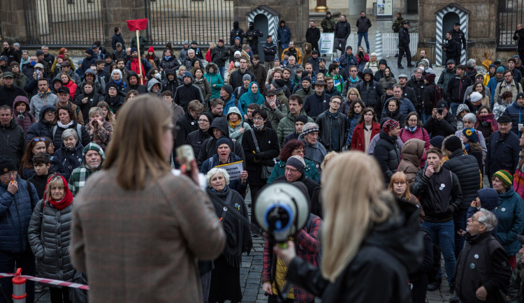 Demonstraci u Pražského hradu organizoval spolek i v dubnu 2022