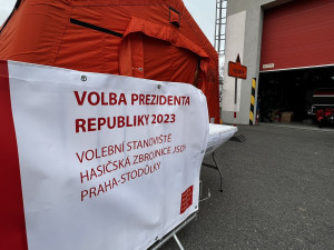 Lidé s covidem mohou dnes v Praze volit prezidenta z auta