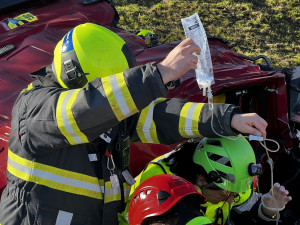 Na Pražském okruhu bouraly kamiony, provoz je zastaven