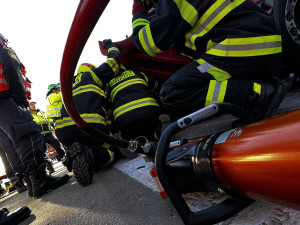 Na Pražském okruhu bouraly kamiony, provoz je zastaven