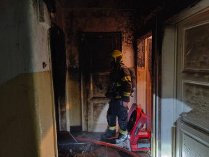 V Nuslích hořel byt, přes šedesát lidí muselo být evakuováno