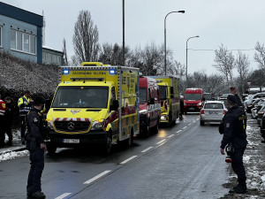 V chemické laboratoři v Praze 5 unikl sirovodík, evakuovat se muselo skoro osmdesát lidí