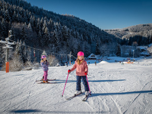 Lyže, termální bazény, saunové rituály i frgál, vyrazte na dovolenou do Velkých Karlovic