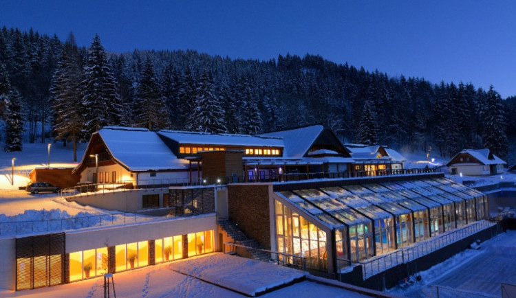 Lyže, termální bazény, saunové rituály i frgál, vyrazte na dovolenou do Velkých Karlovic