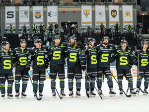 Sparta rozsvítí zaplněnou 02 arenu. Klub nastoupí v hasičských dresech