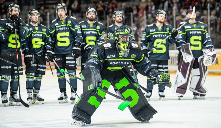Sparta rozsvítí zaplněnou 02 arenu. Klub nastoupí v hasičských dresech