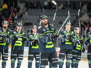 Sparťani rozsvítili O2 arenu a vzdali hold hasičům, policistům, zdravotníkům i armádě