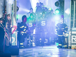 Sparťani rozsvítili O2 arenu a vzdali hold hasičům, policistům, zdravotníkům i armádě