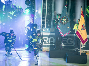 Sparťani rozsvítili O2 arenu a vzdali hold hasičům, policistům, zdravotníkům i armádě