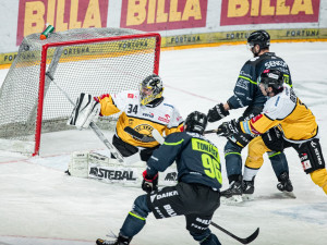 Sparťani rozsvítili O2 arenu a vzdali hold hasičům, policistům, zdravotníkům i armádě