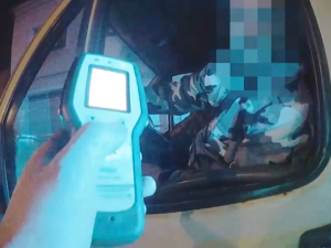 VIDEO: Řidič jezdil po Praze pod vlivem drog, společnost mu dělal uprchlý vězeň
