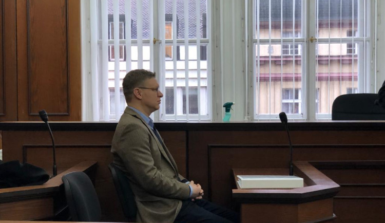 Tomáš Hudeček u soudu.