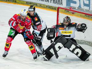 Hokejisté Sparty porazili před nejvyšší návštěvou sezony vedoucí Pardubice 4:2