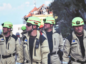 Pražští hasiči vysílají na pomoc do Turecka specialisty na hledání lidí v sutinách