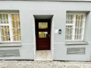 Z agitačního střediska komunistů na Žižkově je dětská ordinace