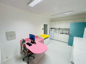 Z agitačního střediska komunistů na Žižkově je dětská ordinace