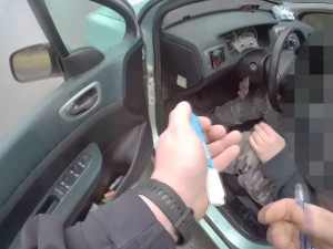 VIDEO: Můžete to nenahlásit? Řidiči pod vlivem alkoholu, drog nebo bez průkazu už pražské strážníky nepřekvapí