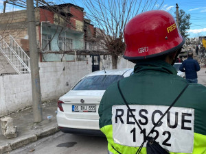 VIDEO: Zemětřesení v Turecku má už přes 11 tisíc obětí. Češi na místě stále pomáhají