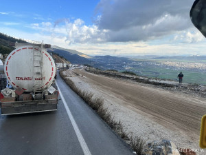 VIDEO: Zemětřesení v Turecku má už přes 11 tisíc obětí. Češi na místě stále pomáhají