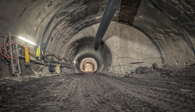 Ražba tunelu metra D.