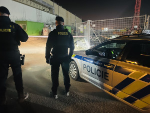 Policisté v Praze zastřelili muže, který je ohrožoval sekerou