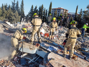 Čeští hasiči našli v troskách po zemětřesení v Turecku tři živé osoby