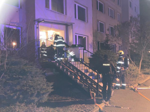 Při požáru v Praze dnes zemřel člověk